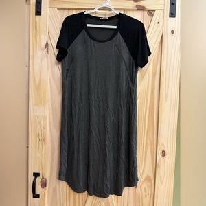 Nursing/maternity night gown